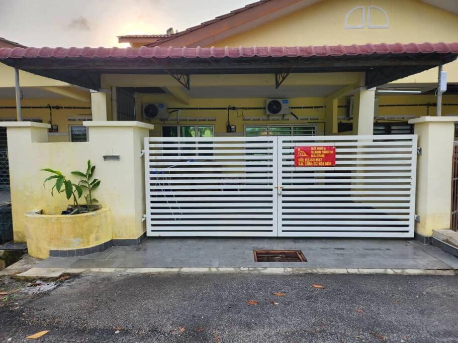 D'Haja 61 Klia Sepang With 3 Airconds & Wifi Villa Banting  Exterior photo